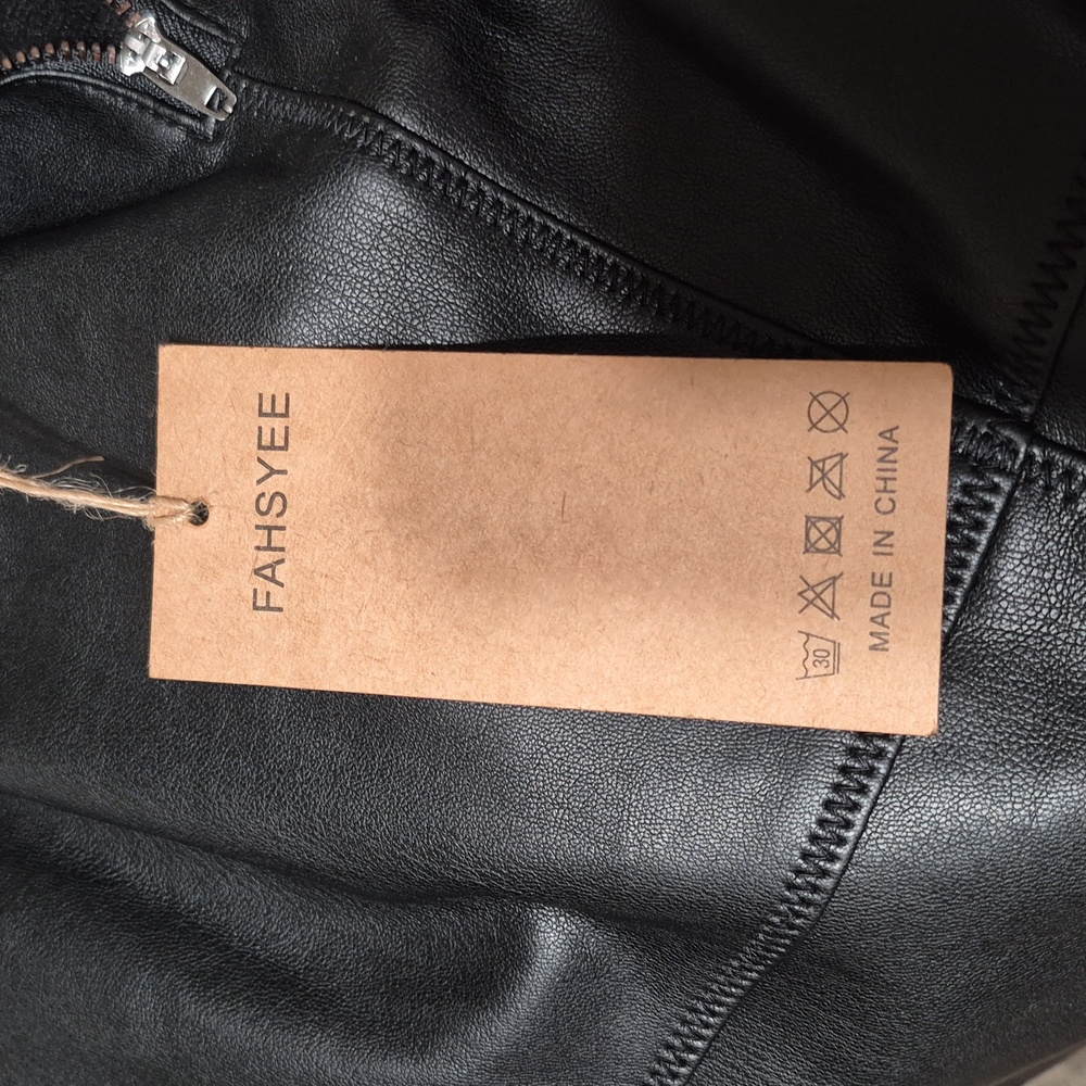 Fahsyee Faux Leather Skirt (M) - Picture 5 of 11